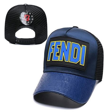 шапка fendi